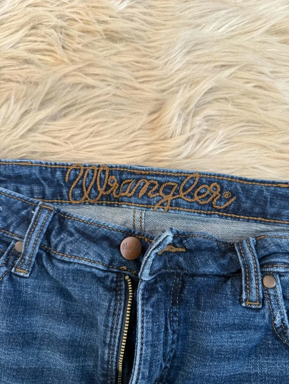 Wrangler High Rise Flare Jeans Medium Wash 32" X 34" - Picture 7 of 9